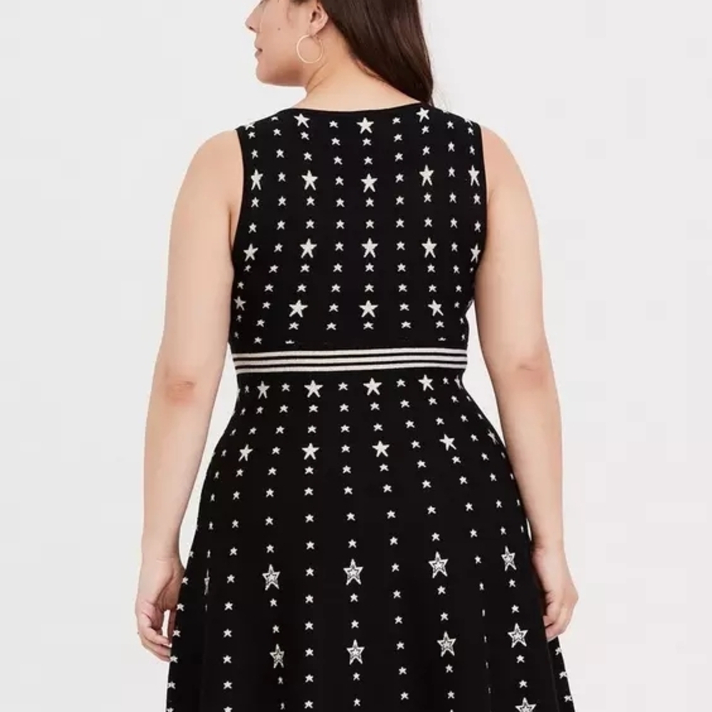 Torrid Black Star Print Sweater Knit Skater Dress – Scoop Neck Sleeveless Size 3 image 2